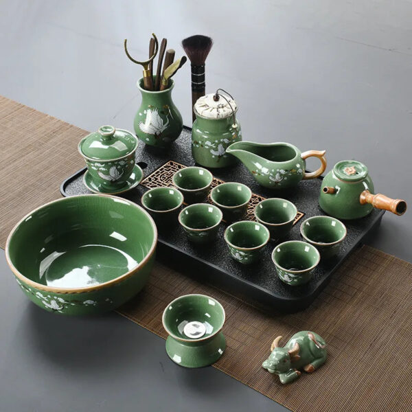 1a91101a-db57-4644-bfa7-e7a7cdd7d424.jpg High-end Ge Kiln cracked Chinese whole tea tray kung fu tea set, household ceramic tea cups, celadon tea brewing artifact。