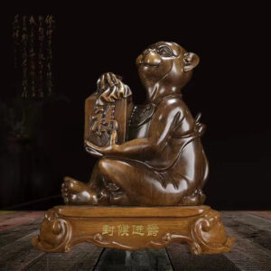 The monkey ornaments of the Chinese zodiac, which symbolize getting promoted and attracting wealth, are handicrafts. They can be used as decorations for the living room, or placed on the desks in the study or office with good implications.