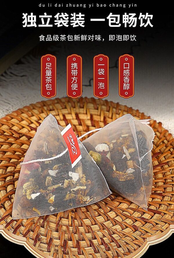 20241226171820.jpg Drinking tea made by soaking dandelion, licorice, mulberry, poria cocos, chrysanthemum, orange peel, jujube and double-petaled rose in water.