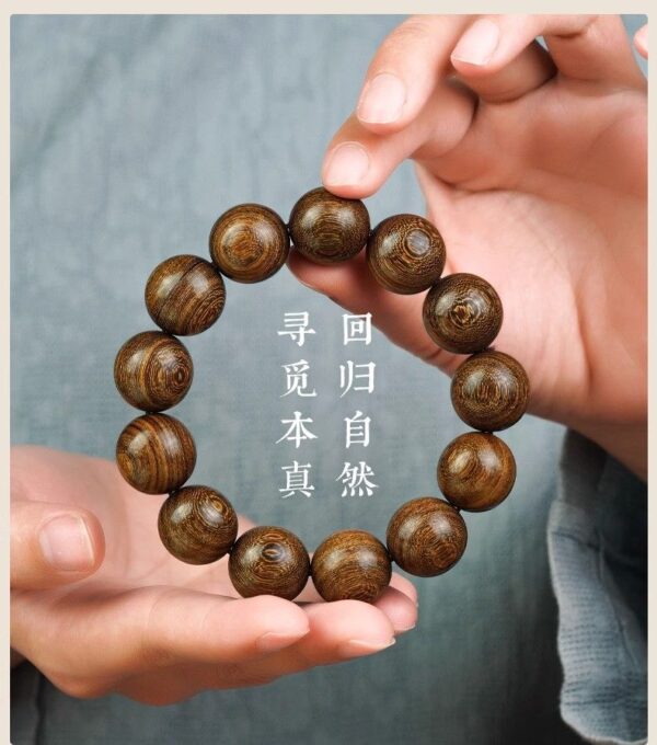 Natural golden silk sandalwood men's and women's hand string beads for Buddhist chanting and fingering, a cultural plaything with sandalwood fragrance, and also a hand accessory for gifts.