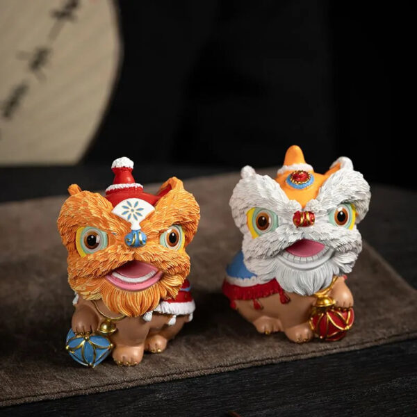 3c7aef62-33ee-433c-8640-b2accd589920.jpeg.a.jpg The new Chinese trendy resin tea pet of waking lion, Forbidden City fortune-telling tea tray ornament, desktop and living room cultural and creative lion dance entrance decoration.