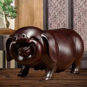 52ca3affff8dbb2f071b889e4d6c030c.jpg Pear wood carving of the pig, redwood and ebony wood carvings of the pig among the twelve Chinese zodiac animals for attracting wealth. They are tabletop birthday gifts, the lucky golden pig ornaments.