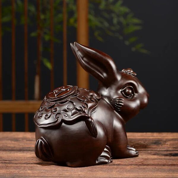 A rabbit woodcarving ornament, a real wood-carved animal of the Chinese zodiac, a handicraft gift for home, study, office desktop and girlfriend.
