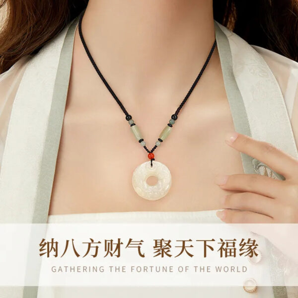 Peace - buckle and Pixiu Necklace, a niche - style piece suitable for both women and men. Ideal as a New Year, festival, or birthday gift for your girlfriend or boyfriend