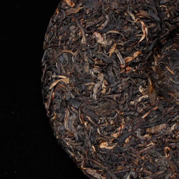 7108ba9e-a4ad-493c-98b4-2ba9bab06d71.jpg A 357g Pu'er raw tea cake of 14-year-old aged material pressed private ancient tea from Menghai Banzhang tea area