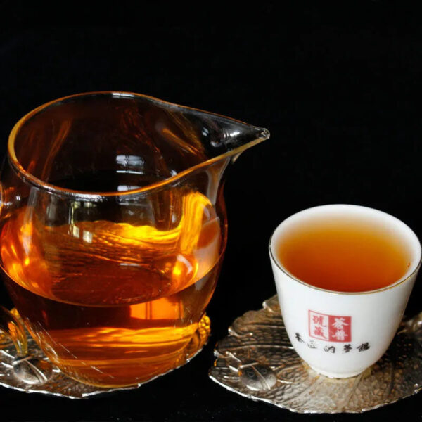 78629847-5123-47b6-9273-5d9d864057d5.jpg A 357g Pu'er raw tea cake of 14-year-old aged material pressed private ancient tea from Menghai Banzhang tea area