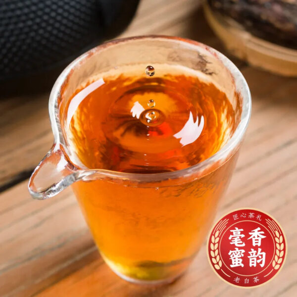 7a781643-75b2-481b-8e08-196ee3ce9010.jpg Fuding Old White Tea 2015 Authentic Shoumei Strong Aroma Tea Aged Gongmei Tea Cake Gift Box Set for Gift Giving 350g