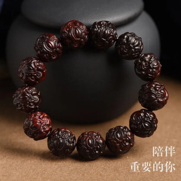 917de21f-d382-4fe9-a087-fff23b1b10ee.jpg Authentic Collection of Small Leaf Red Sandalwood Pixiu Bracelets and Hand Chains, with Fortune-Telling Carvings, Suitable for Men and Women, as Cultural Playthings, Buddhist Beads, Symbols of Good Luck, Ideal for Gift-Giving and Hand-Playing.