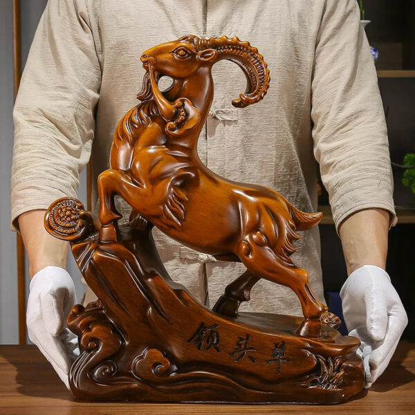 The ornament of the leading sheep in the Chinese zodiac. It can be used as a decoration for the office of the company leader or on the boss's desk, and also serves as a gift for housewarming or business opening.