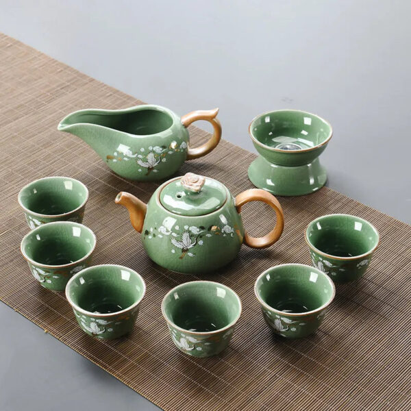 af3af775-9d3a-4090-971d-8e1aecc594d4.jpg High-end Ge Kiln cracked Chinese whole tea tray kung fu tea set, household ceramic tea cups, celadon tea brewing artifact。