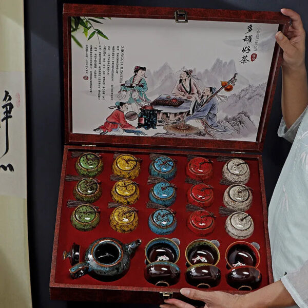 bd4f1750-3ca5-4402-b75f-cf417c08034a.jpg Lapsang Souchong Black Tea from Tongmuguan, Wuyi Mountain. It comes in a gift - box set with a strong aroma, an ideal high - end gift for elders during the Mid - Autumn Festival.