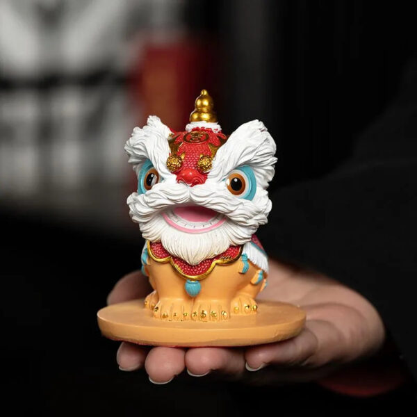 c796b8d3-ce1e-4f1f-8880-89b966a86023.jpeg.a.jpg The new Chinese trendy resin tea pet of waking lion, Forbidden City fortune-telling tea tray ornament, desktop and living room cultural and creative lion dance entrance decoration.