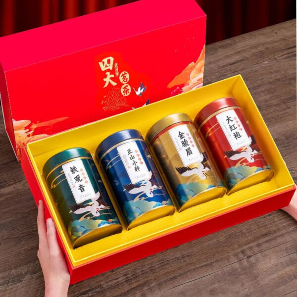 Gift Box Set of Four Famous Teas, including Tieguanyin, Jinjunmei, Lapsang Souchong Black Tea and Dahongpao, with a total weight of 500g. It's an ideal choice for giving as gifts during the Spring Festival.
