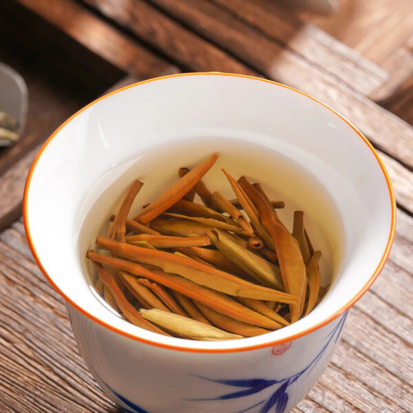 cd71c8ed-ea27-4886-a5ab-834be95c2dc8.jpg Authentic Premium Baihao Yinzhen, 18 Small Cans of Tea, Buds Before the Pure Brightness Festival, Fuding White Tea, High-End Gift Box